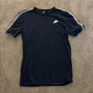 black nike t shirt